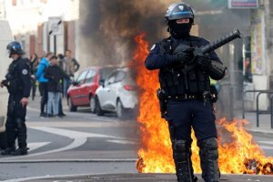 Fransa hükümetinden geri adım: Akaryakıt zamları iptal edilebilir