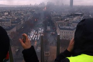 Paris'te cumartesi günü hayat duracak, 65 bin polis görev yapacak