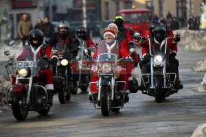Motosikletli Noel Babalar kimsesiz çocukları sevindirdi 
