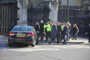 İngiliz milletvekillerinden polise çağrı