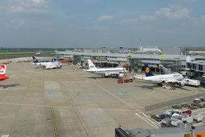 Almanya'da 3 havalimanında uyarı grevi yapılacak