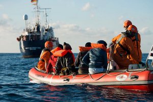 Akdeniz'de 19 gündür bekleyen düzensiz göçmenlerin durumu çözüme kavuştu
