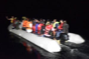 Akdeniz'de 20 düzensiz göçmenin bulunduğu bot battı