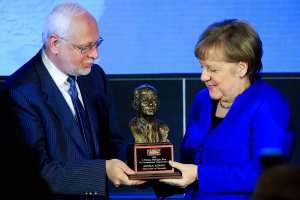 Merkel'e Fulbright Uluslararası Anlayış Ödülü