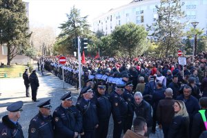 Tiran'da hükümet karıştı