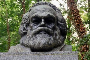 Karl Marx'ın mezarına saldırılar durmak bilmiyor