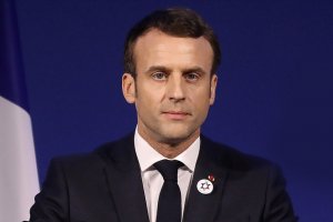 Macron'un portreleri çalındı