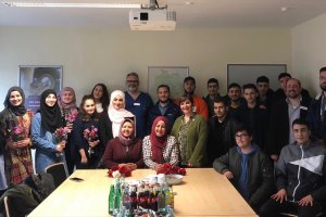 Almanya'da Türk gençler hastalara moral verdi