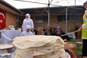 Türkler 'yufka ekmek' geleneğini sürdürüyor