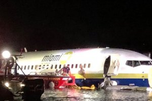 Boeing 737 uçağı Florida'da pistten çıktı 