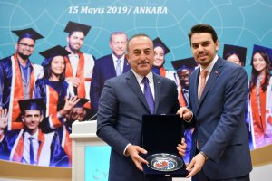 Bakan Çavuşoğlu Türkiye'deki uluslararası öğrencilere hitap etti