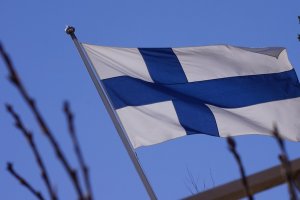 Finlandiya camiye el bombası atan saldırganı arıyo