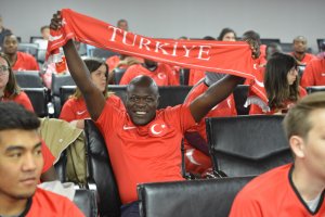 ‘‘Dünyanın dört bir tarafında Türkiye’yi sevenler ve ümitle takip edenler var’’