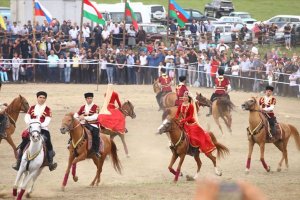 Azerbaycan'da ilk kez düzenlenen Milli Yayla Festivali yoğun ilgi gördü