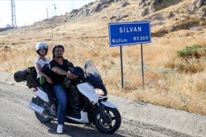 Öğretmen çift motosikletle Türkiye turuna çıktı