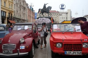 Hırvatistan'da binlerce klasik otomobil tutkunu buluştu