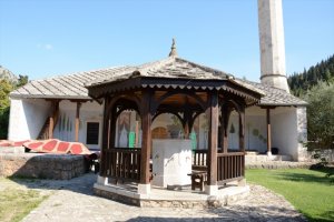 Bosna'da beş asırlık Sultan Selim Camii'ne ziyaretçilerden ilgi