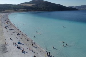 Salda Gölü'nde turist sayısının bir milyonu aşması bekleniyor