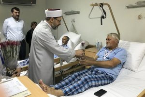Erbaş, Diyanet Mekke Hastanesi'ni tedavi gören hacı adaylarını ziyaret etti