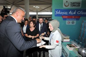 Kültür ve Turizm Bakanı Ersoy Kapıkule'de vatandaşları ziyaret etti