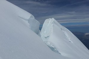 Avrupa’nın en yüksek tepesindeki buz kütlesi kaymaya başladı