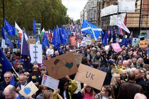 Londra'da Brexit karşıtı yürüyüş gerçekleşridi