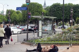 Paris'te 700 çocuk geceyi sokakta geçiriyor