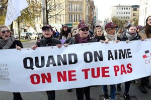 Brüksel'de kadına yönelik şiddet protesto edildi