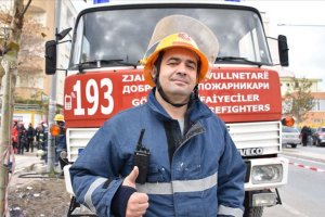 Türk asıllı gönüllü itfaiyeci Makedonya'dan Arnavutluk'un yardımına koştu