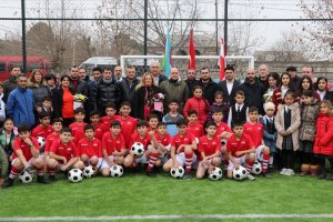 TİKA'dan Gürcistan'da çocuklara futbol sahası