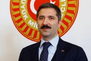 Yurtdışı Türkler ve Akraba Topluluklar Komisyonu Başkanı Sırakaya'dan yeni yıl mesajı