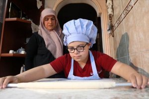 Down sendromlu 12 yaşındaki Berat'ın hayatı 'oklava' ile değişti