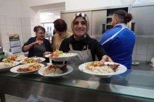  UID Hagen teşkilatından evsizlere ve kimsesizlere sıcak yemek ikramı devam ediyor
