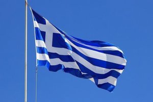Yunan gazete sahibinin aracını yaktılar