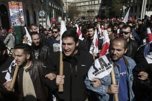 Yunanistan'da 24 saatlik grev hayatı felç etti