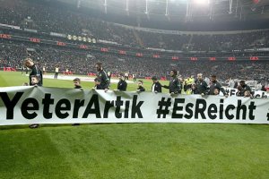 Beşiktaş ve Trabzonspor’lu futbolcular ırkçı teröre “YETER ARTIK!” dedi