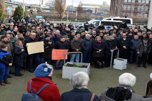 Hanau’da 9 kişinin öldürüldüğü ırkçı terör saldırısı Bremen’de protesto edildi