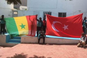 Senegalli öğrenciler Türk askerleri için dua etti