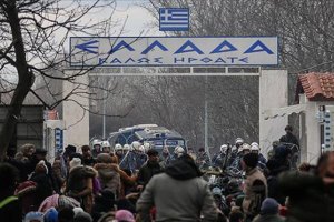 Yunanistan'dan Kastanya sınır kapısında göçmenleri görünce panikledi