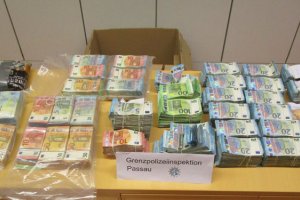 Suriyeli 1,1 milyon euro ile yakalandı