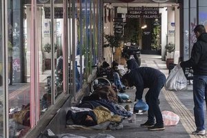 Atina'da evsizler salgına maruz kalma riski taşıyor
