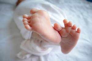 Belarus'ta koronavirüslü 3 kadının bebekleri sağlıklı dünyaya geldi