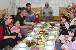 Türkiye'de ilk iftar Hakkari'de