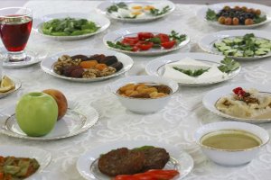 Ramazan’da dengeli ve planlı beslenmeye dikkat edelim