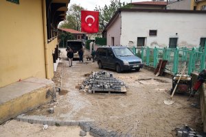 Osmangazi Belediyesi Kaldırımlara Makyaj yapıyor