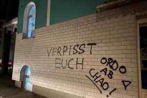 Almanya'da camiye ırkçı saldırı düzenlendi