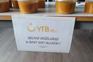 YTB aracılığıyla Hollanda’da yaşlı ve ihtiyaç sahiplerine sıcak yekem ikramı