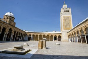 Tunus'ta camiler, kafeler ve turistik yerler yarın açılıyor
