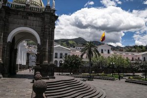 Eski Ekvador Devlet Başkanı Bucaram gözaltına alındı
