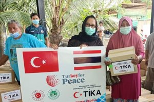 TİKA'dan Tayland'da 1200 aileye gıda yardımında bulundu